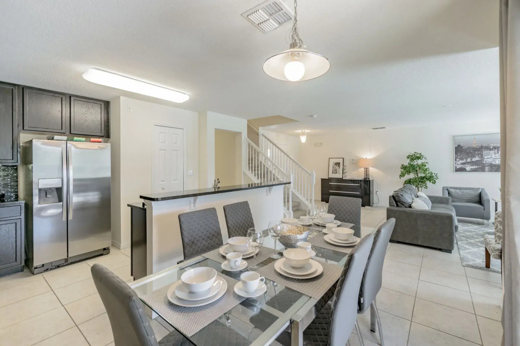 4 bed House/w pool & Garage