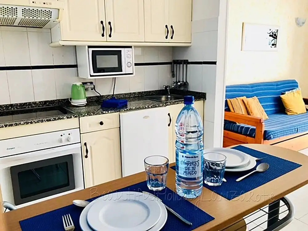 Apartment Bellissima 200m from the Ocean with pool, Wifi Sat-tv