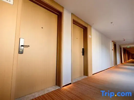 Ni Hao Hotel (Qingdao Licun Subway Station Xiangyang Road Pedestrian Street)