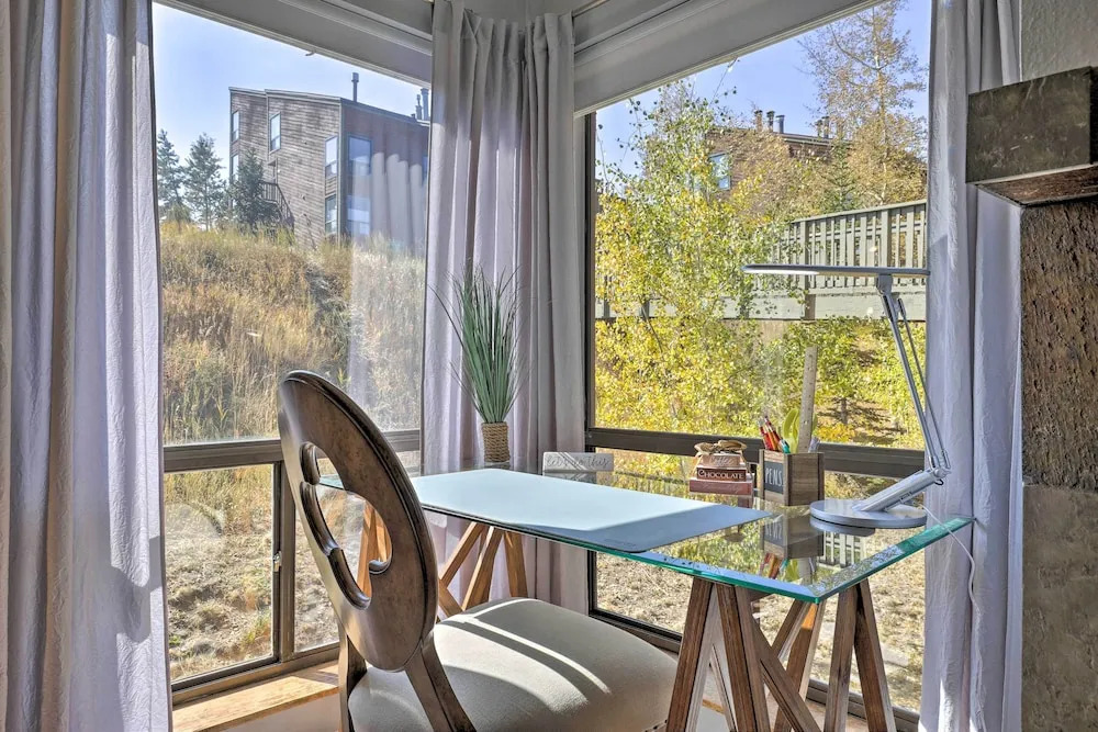 Ski, Shred & Tube: Mtn-view Condo in Silverthrone!