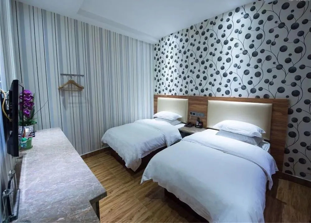 Junfu Hotel (Guangzhou Nanpu Metro Station)