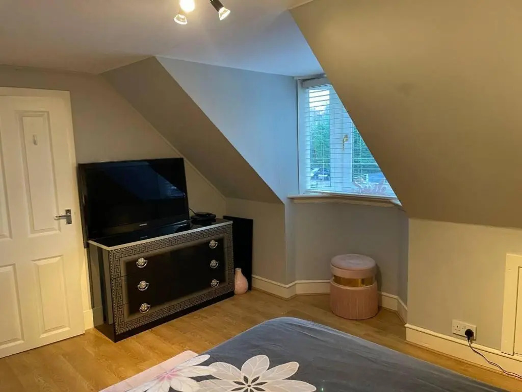 3 Bed Cottage -Sleeps 5-Pets-HotTub-Bar-Smoking