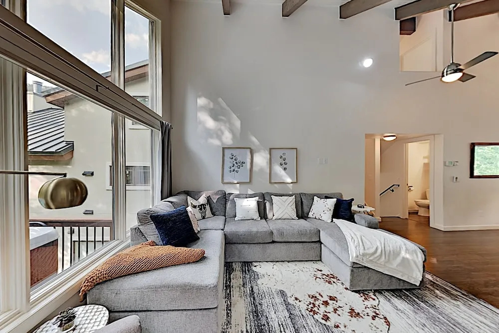 4BR 3BA Vail Duplex with 4 Floors by RedAwning