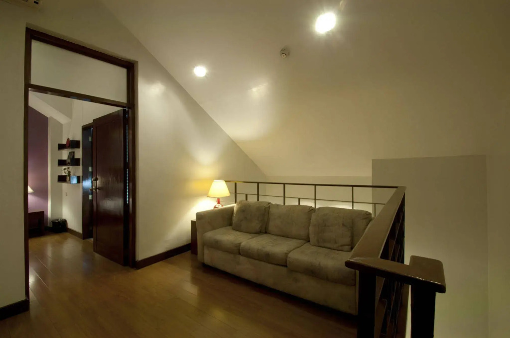 Hotel 878