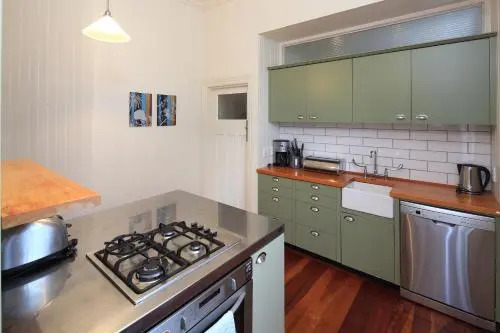 Crescent Villa - Stay Waiheke