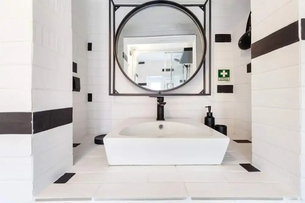 Modern & Bright One Bed Apt in St George's Castle