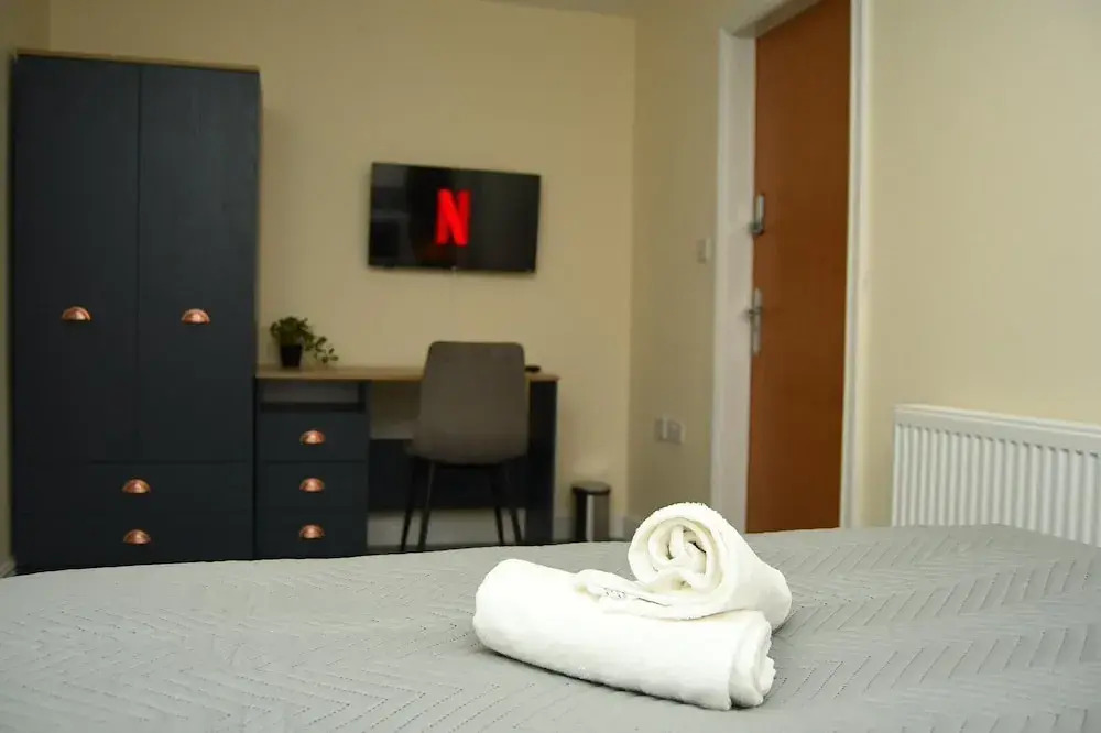 Warrington Suites by Relax Stays