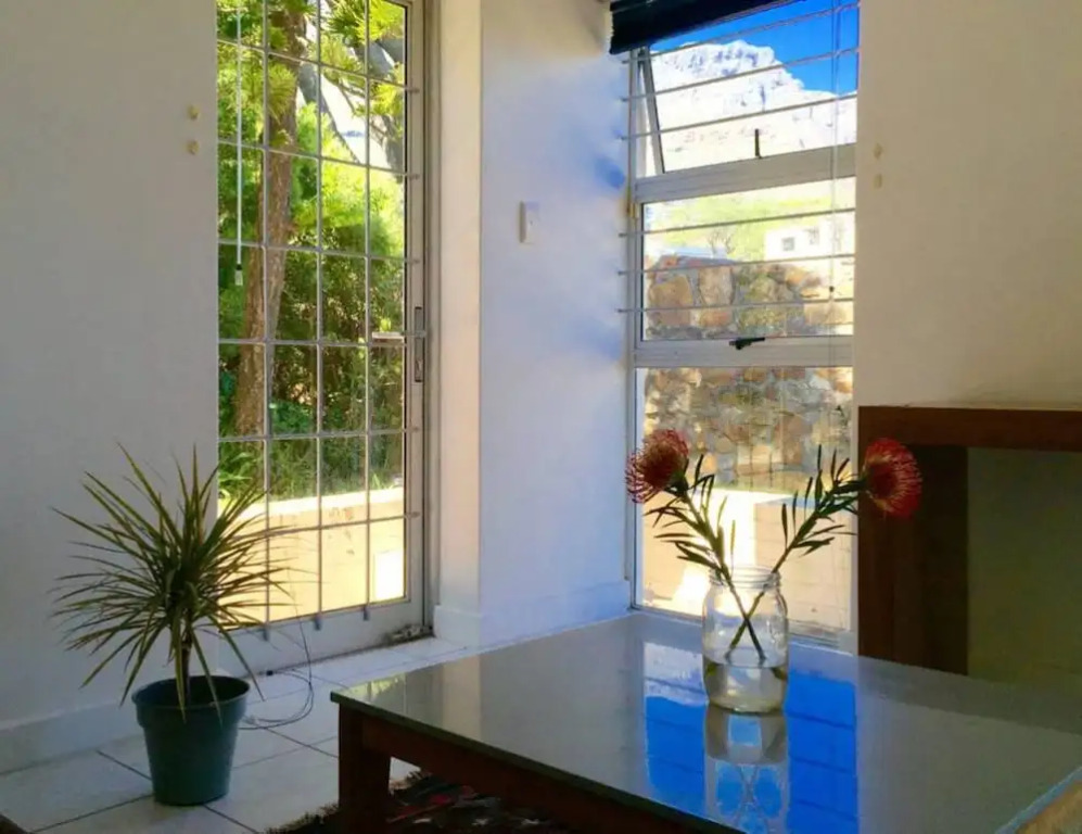 Camps Bay 1 Bedroom Nature Cottage With Views