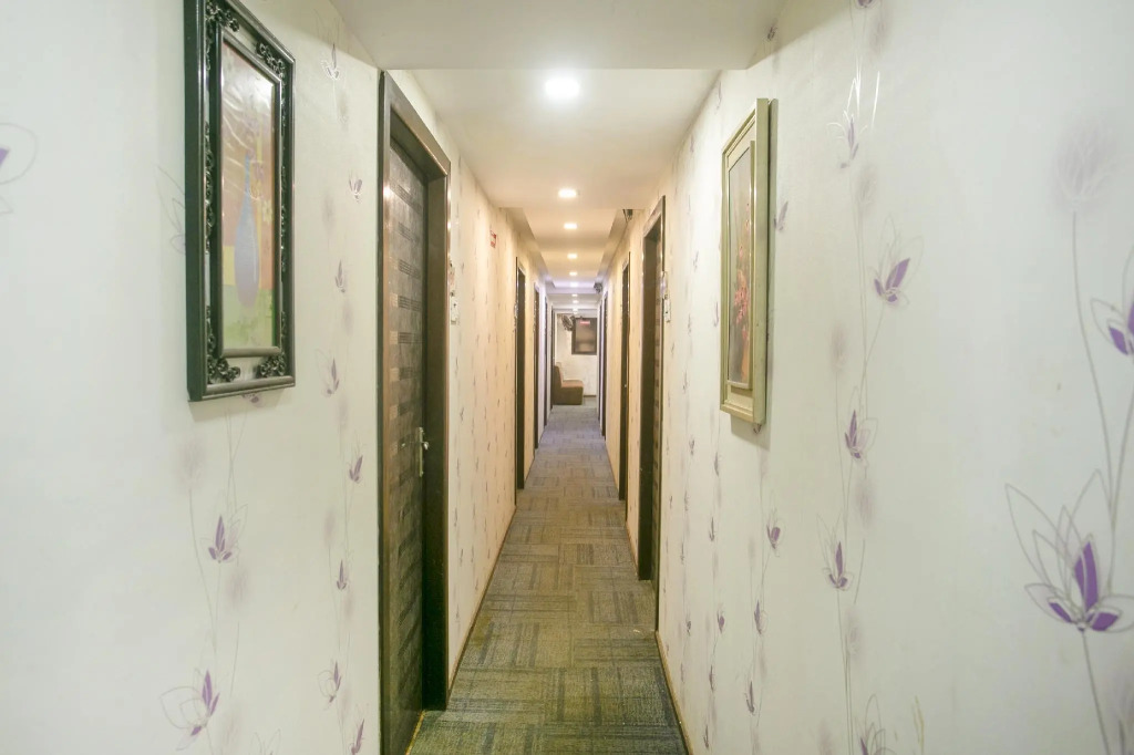 OYO 76149 Hotel Grand Inn