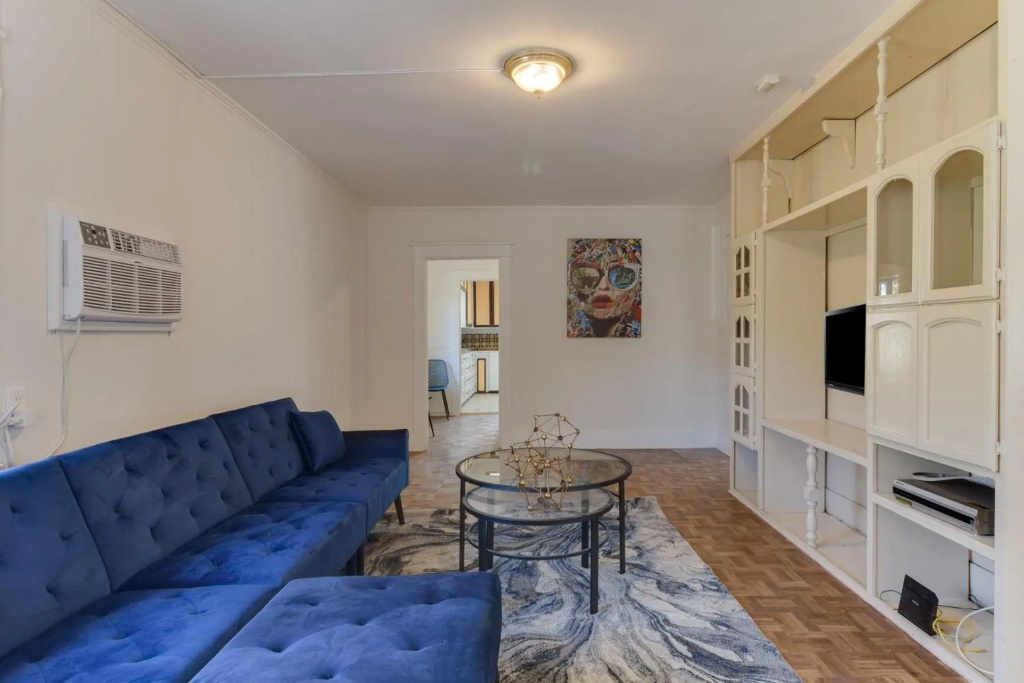 Los Angeles 3 Bedroom Charmer with Large Guest House