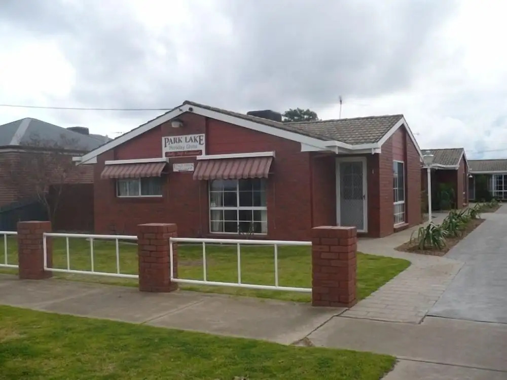 Parklake Holiday Units