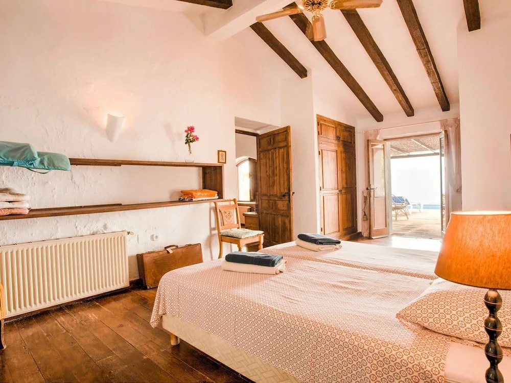 Completely Restored Beautiful 250-year-old Authentic Farm