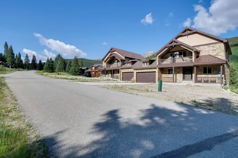 Hot Tub, Pool Table & Fireplace: 5 Mi to Breck!