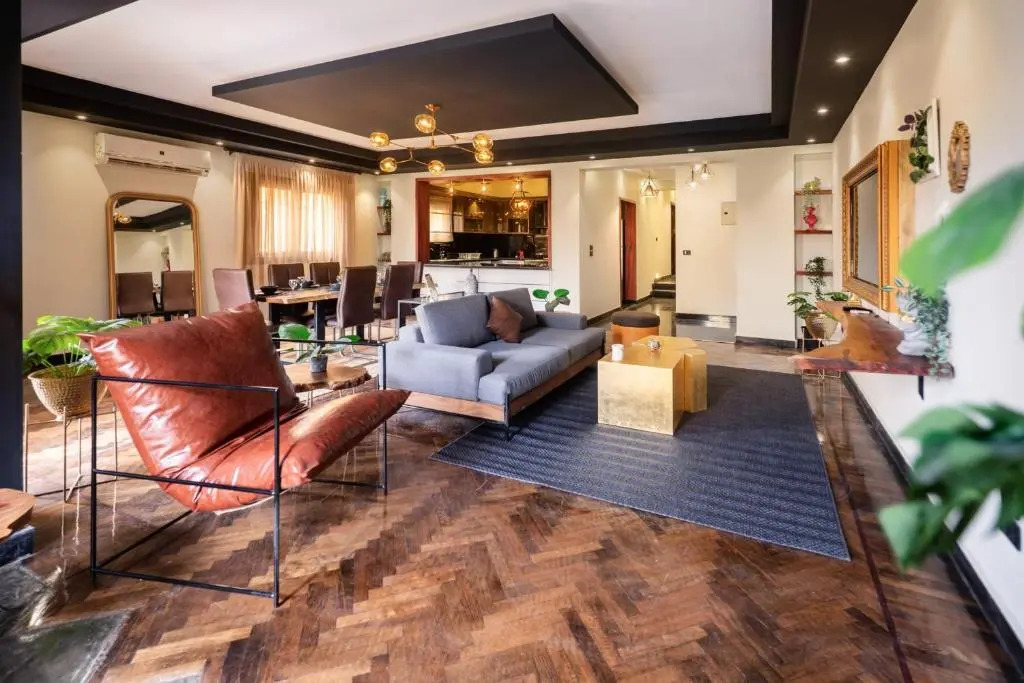 The Bold Parisian House - Steps From The Best Mall in Cairo