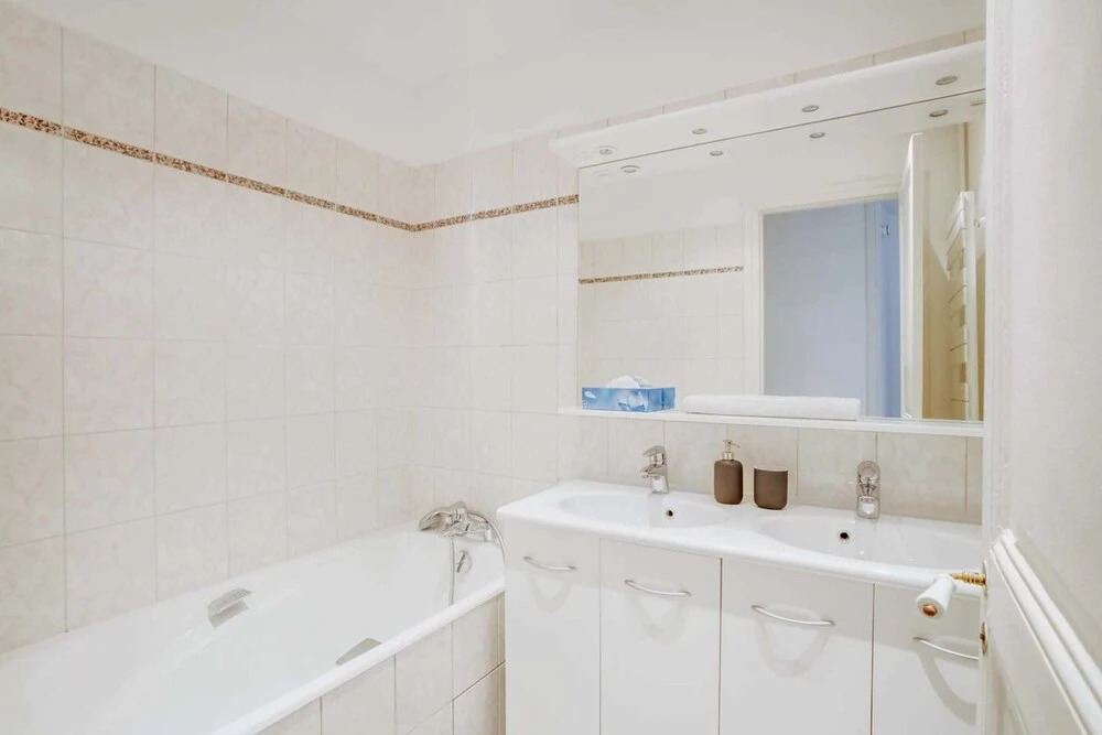 Beautiful apartment for 6 pax Near Eiffel Tower by GuestReady