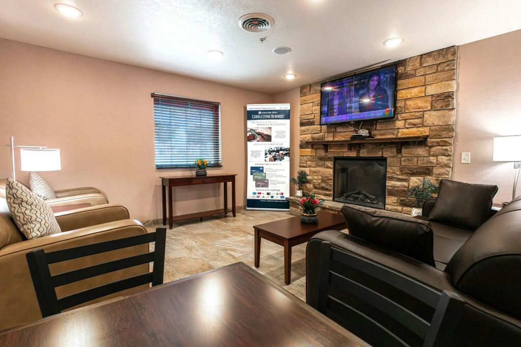 Cobblestone Inn & Suites - Big Lake