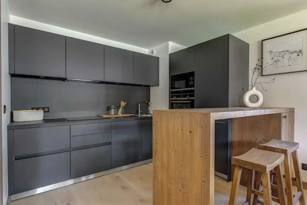 Ideal 3 Bedroom Apartment With 200m2 Garden