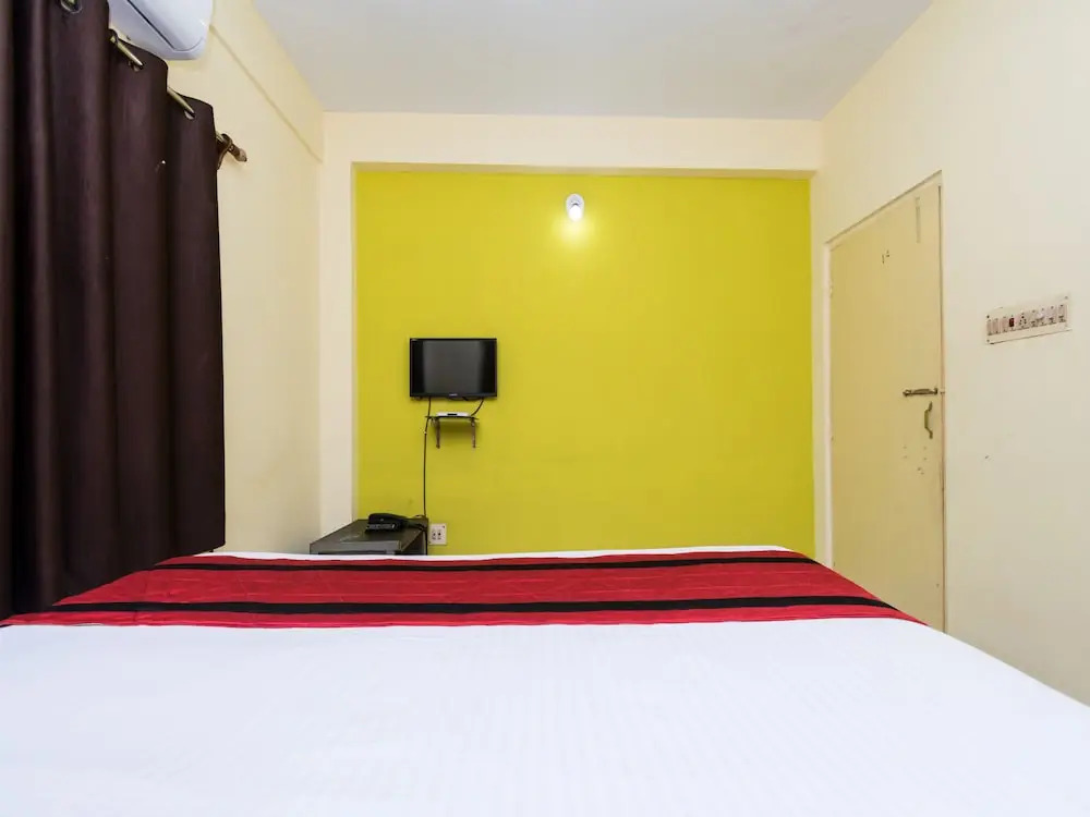 OYO 10919 Amar Raj Rooms