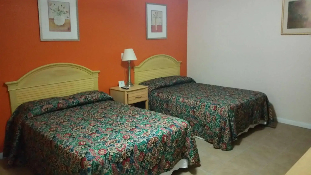 Travelers Inn - Clearwater