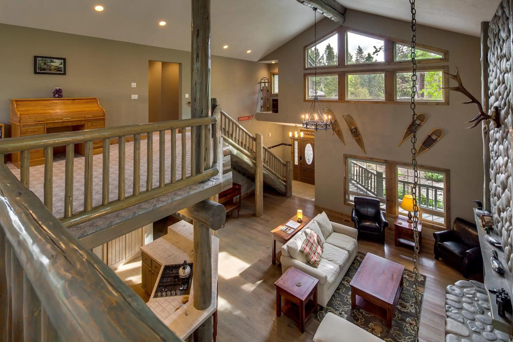 Silver Pine Lodge