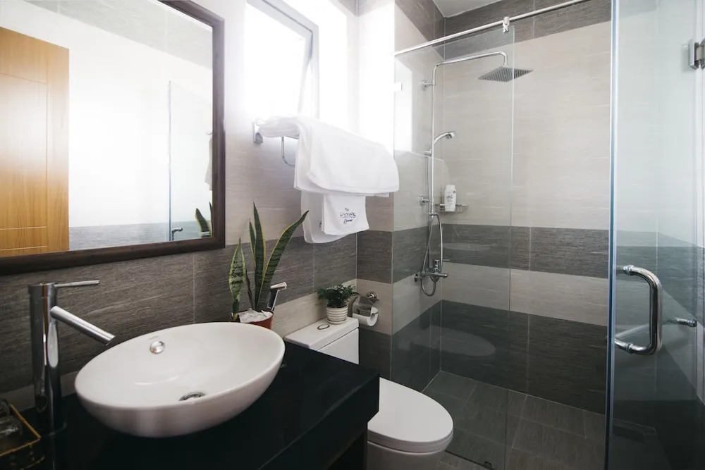 Royal Lion Hotel and Apartment