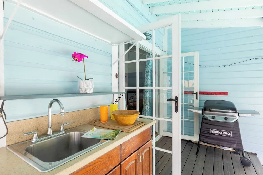Prime Old Town Location w/ Pool, Walk to Duval Steet Blue Heron by Avantstay