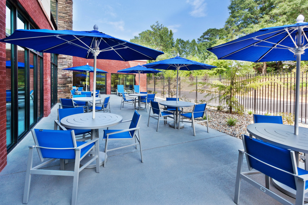 Holiday Inn Express & Suites - Fayetteville by IHG