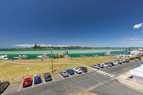 Shoreline 7 With 180 Degree Water Views