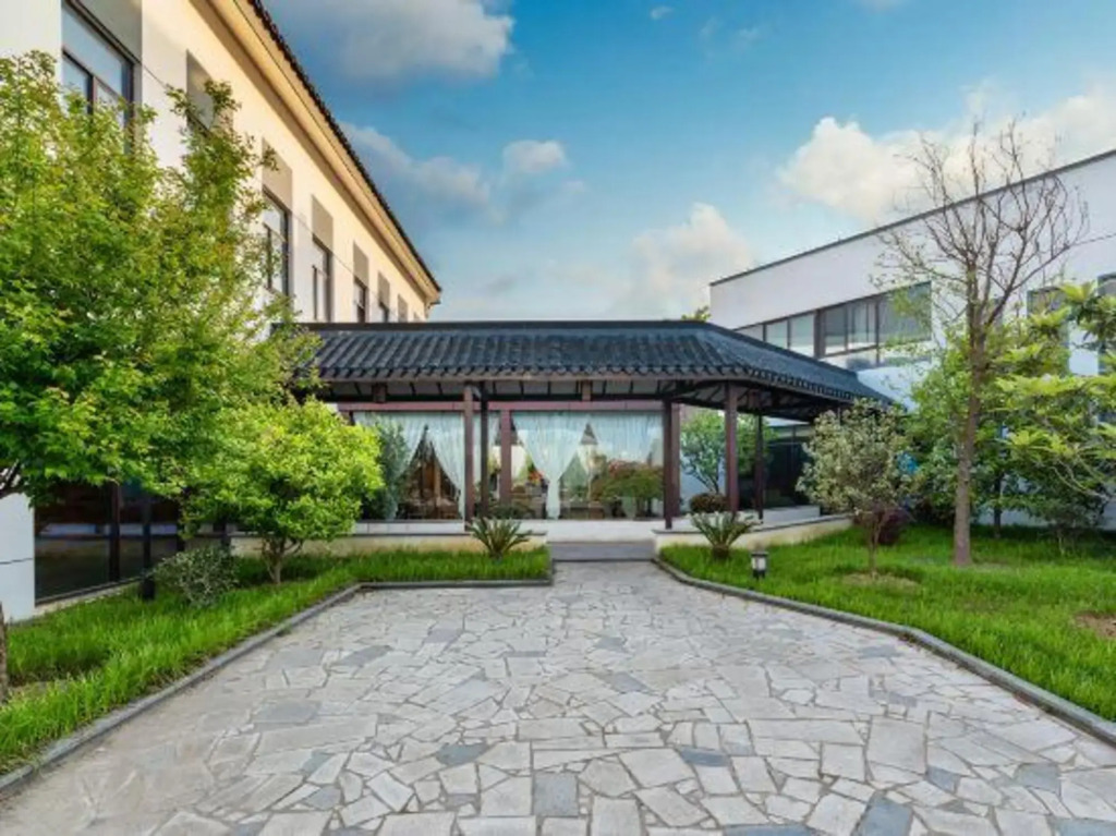 Suzhou Seclusive Tianpingshan Cultural Resort Hotel