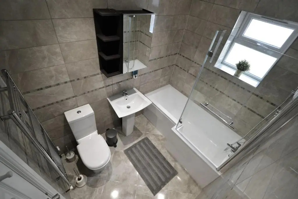 Deluxe Town Center Apartment