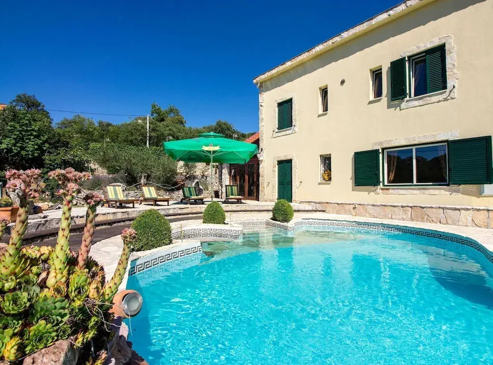 Authentic Dalmatian Hillside Escape With Pool, Sauna & BBQ