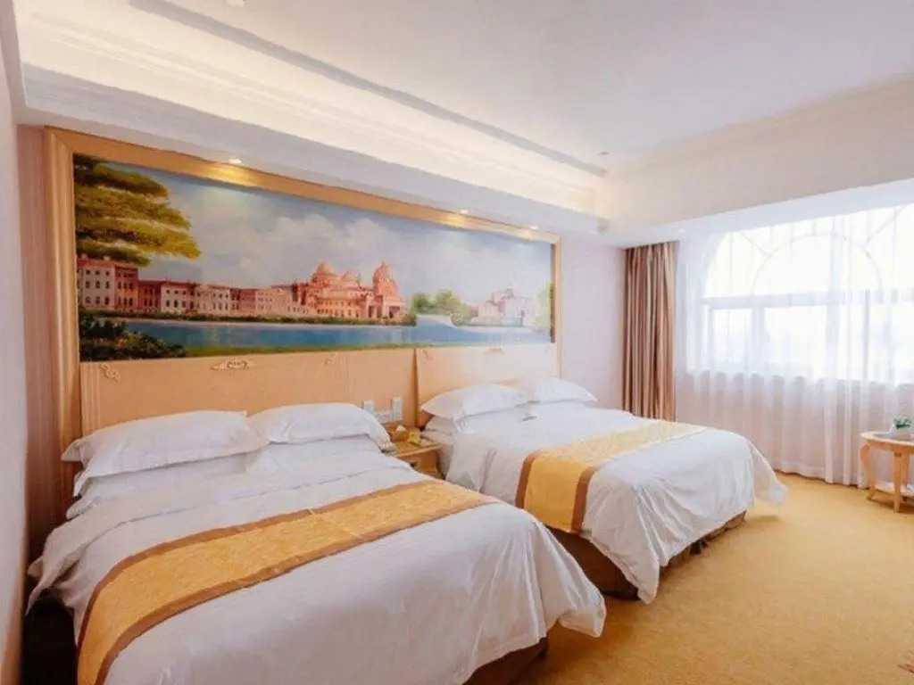 Vienna Shanghai Dishui Lake Lingang New City