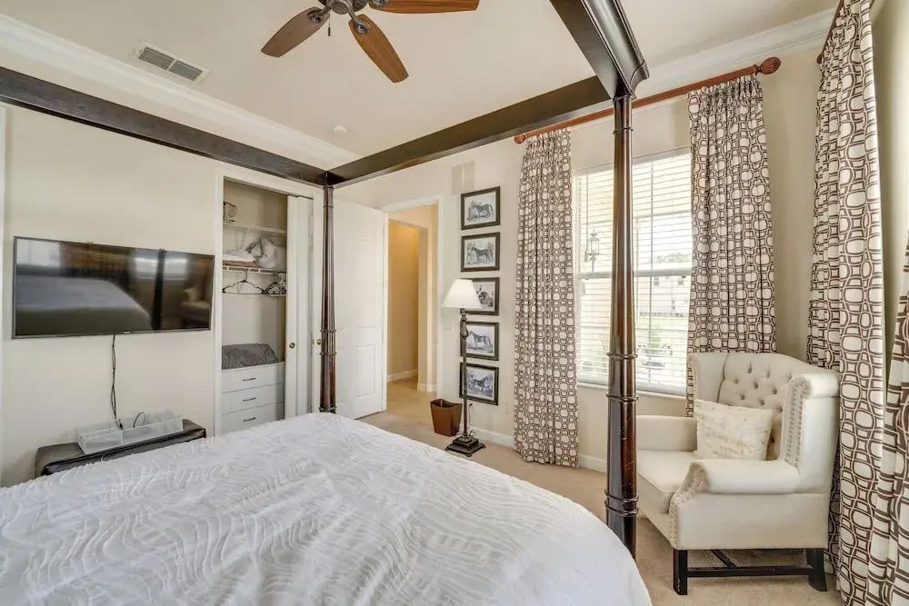 6 Mi to Disney: Lakefront Reunion Resort Home