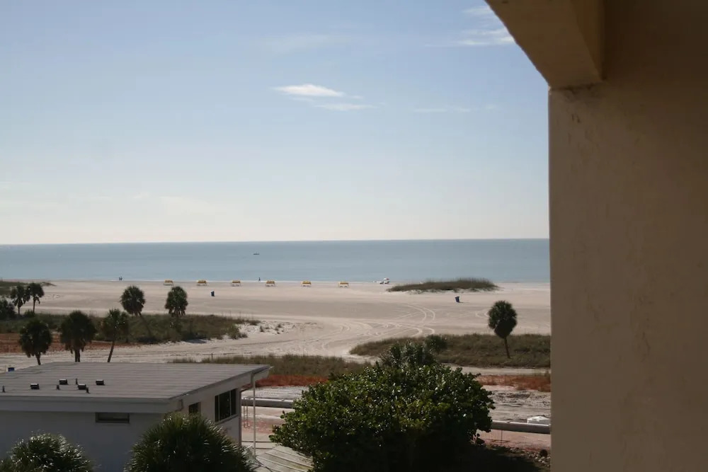 Voyager Beach Club