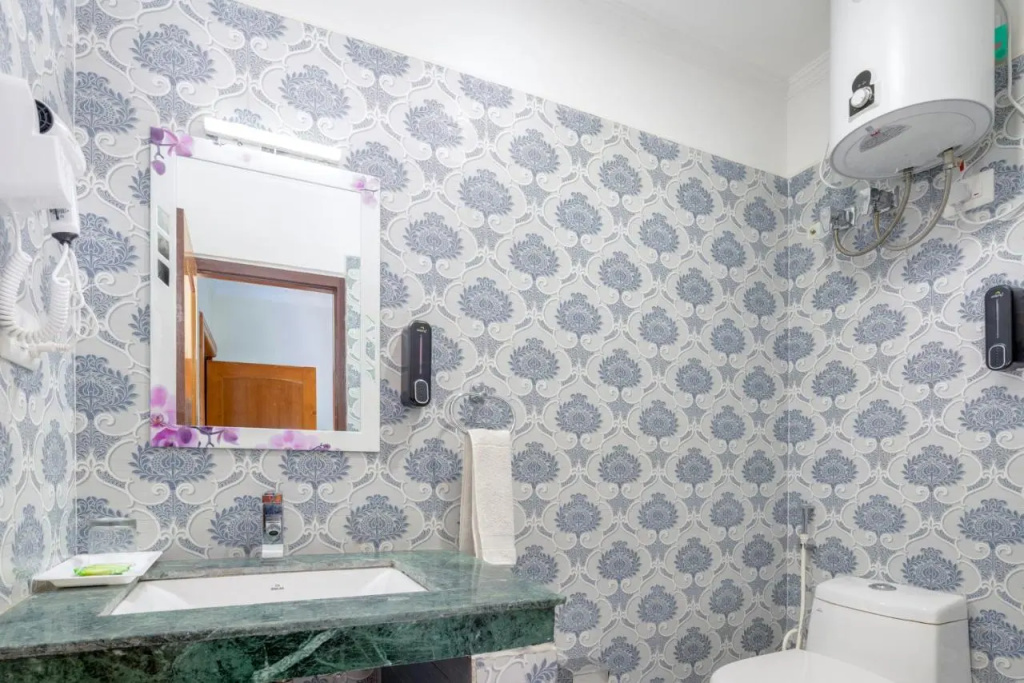 The Posh Hotel near Mall Road with Hassle Free Covered Parking