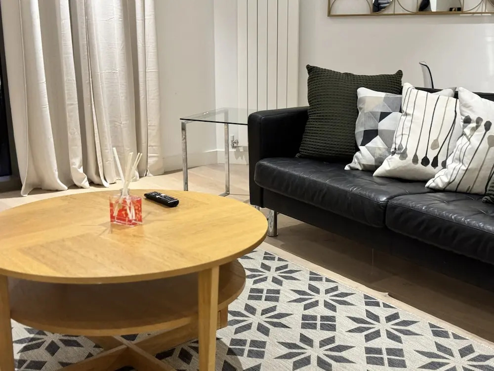 Docklands Stunning 2 bed Apartment London