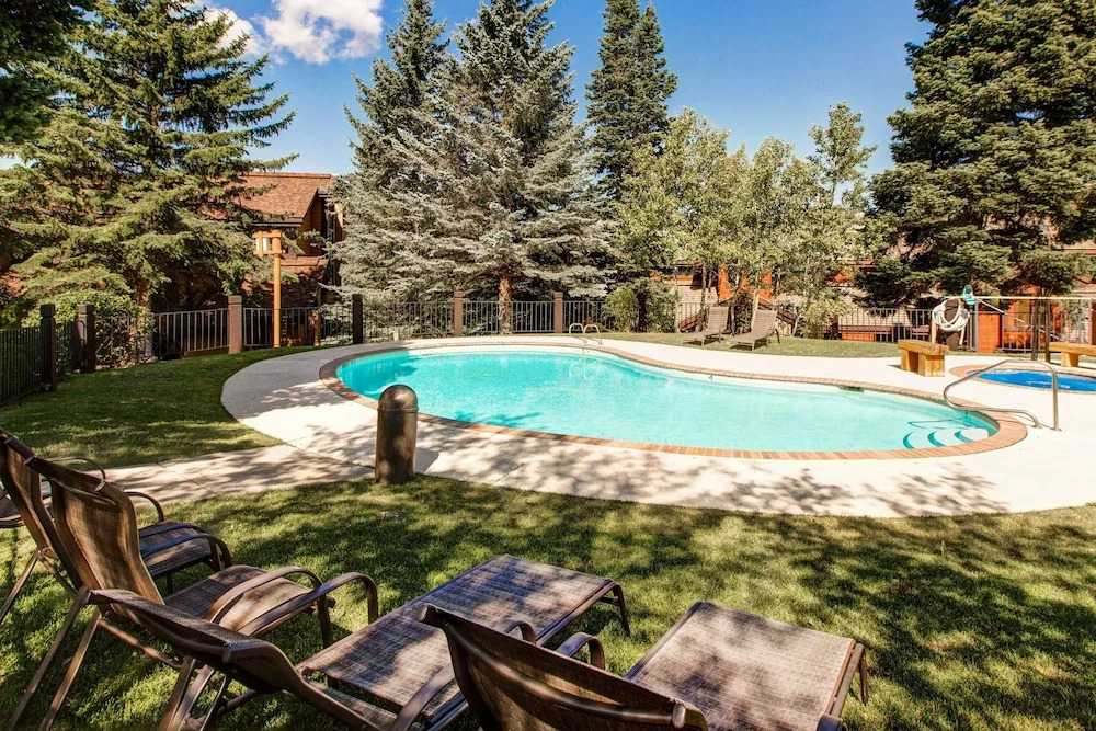 New Listing! Deer Valley Townhome W/ Hot Tub, Pool 3 Bedroom Townhouse