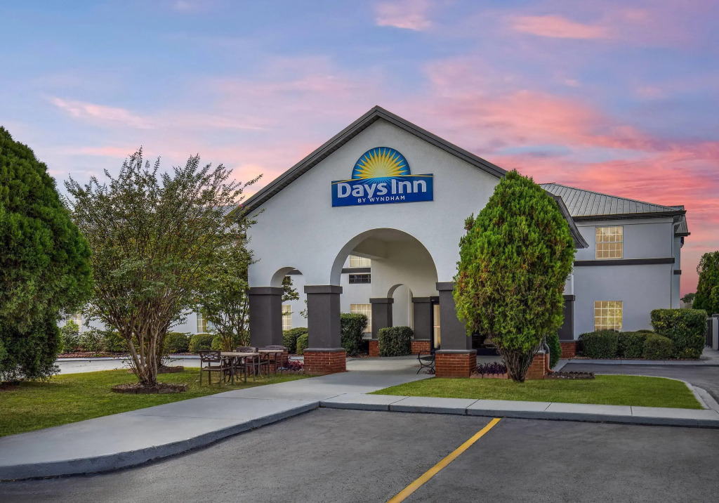 Days Inn by Wyndham Lincoln