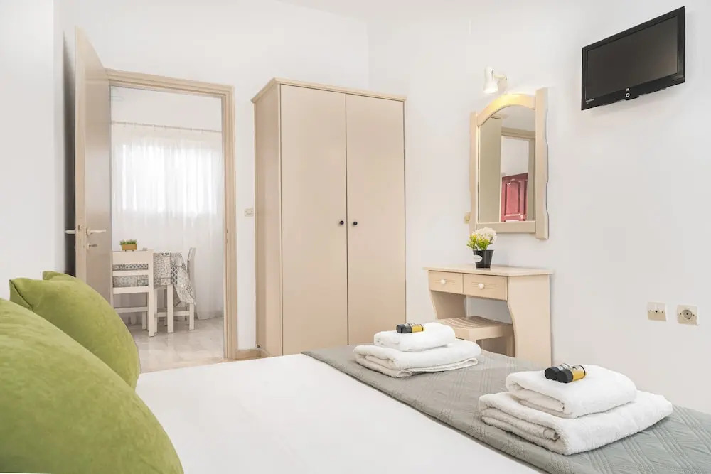 Pyrgaraki Studios and Apartments