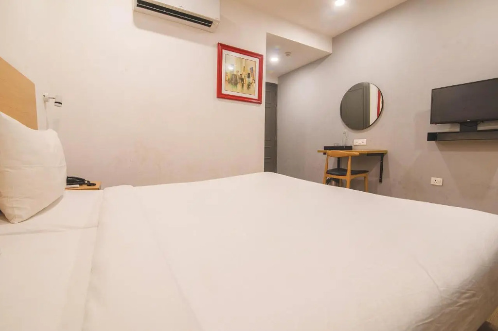 Fabhotel Kingston House