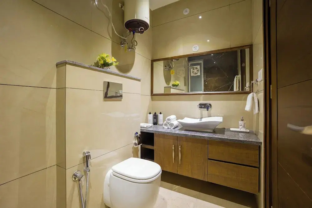 Alaya Stays BYDM The Sky Heaven - 4 BHK Penthouse 15 Min from Triveni Ghat With Balcony & Lift