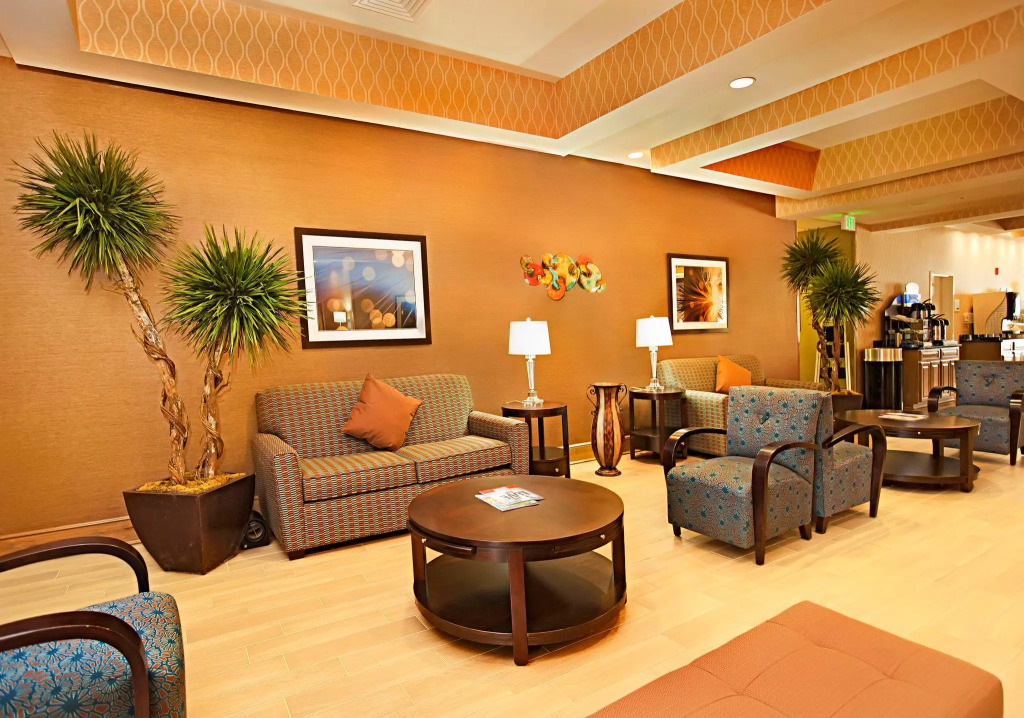 Holiday Inn Express and Suites Bossier City Louisiana Downs by IHG