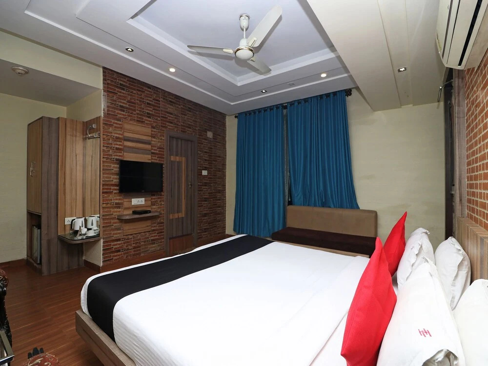 Capital O 18582 Hotel Heaven