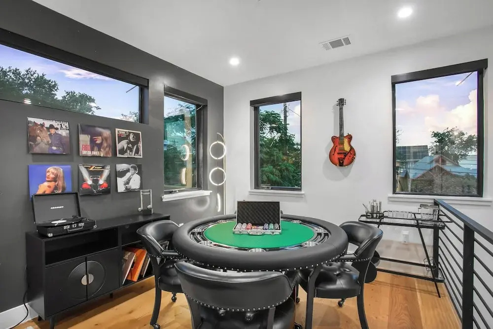 ATX South Lamar Creekside with Hot tub