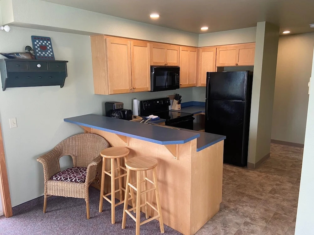 Sea Breeze Court