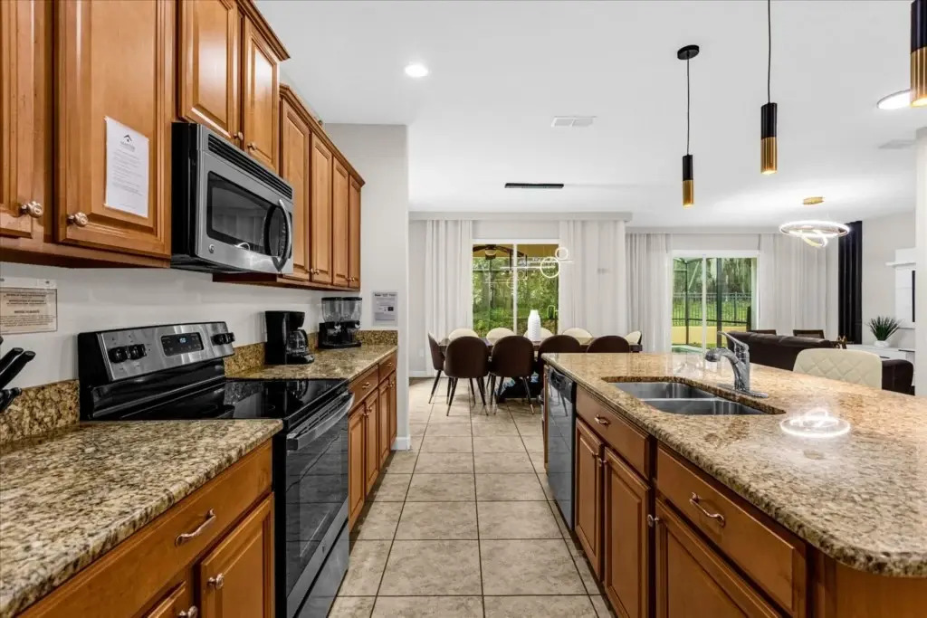 6 Bedrooms 5 Bathrooms Paradise Palms 8956 Sp