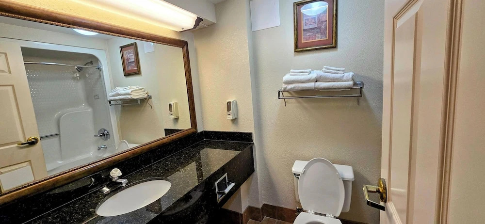 Grand Plaza Hotel & Conference Center