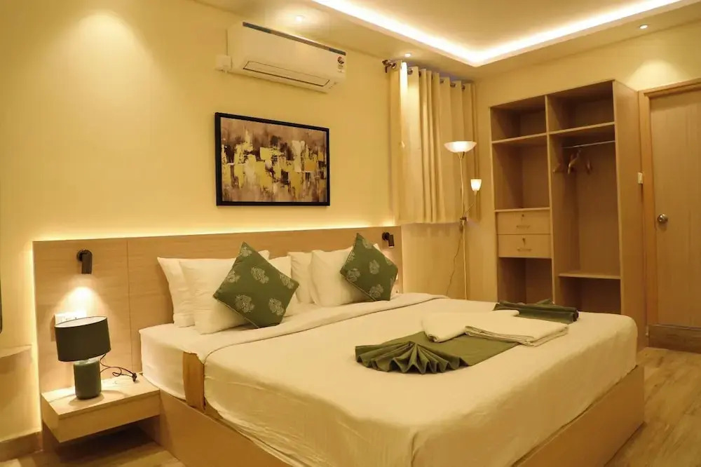 Hotel Green parrot