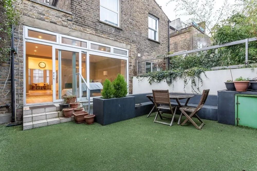 Beautiful 4 Bedroom London Riverside House