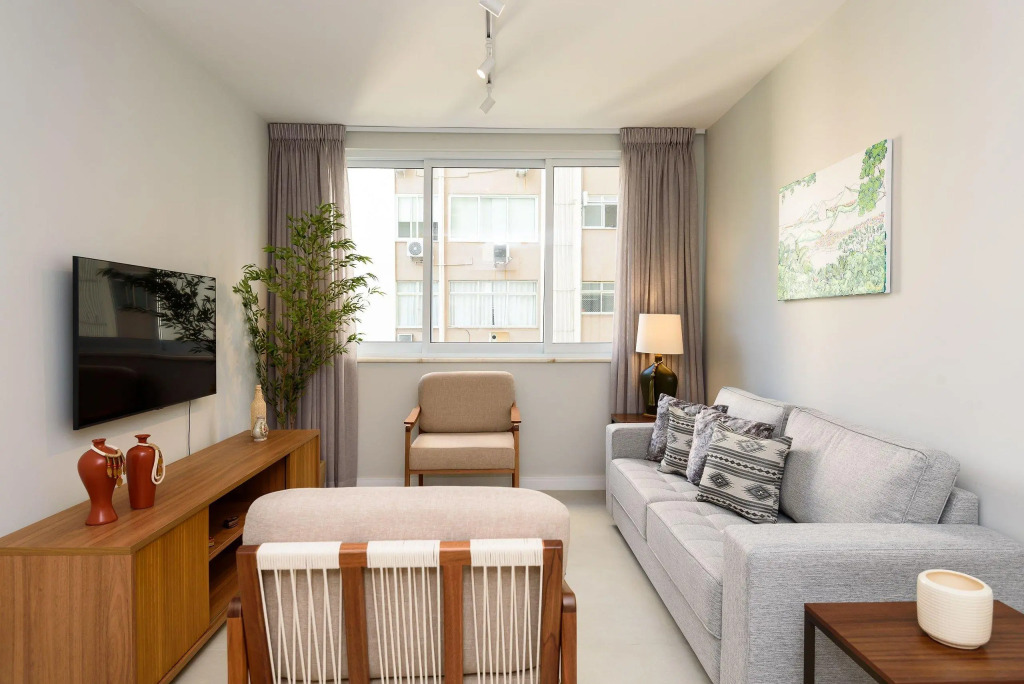 Apartamento No Leblon Com 3 Quartos | Gbc 260/301